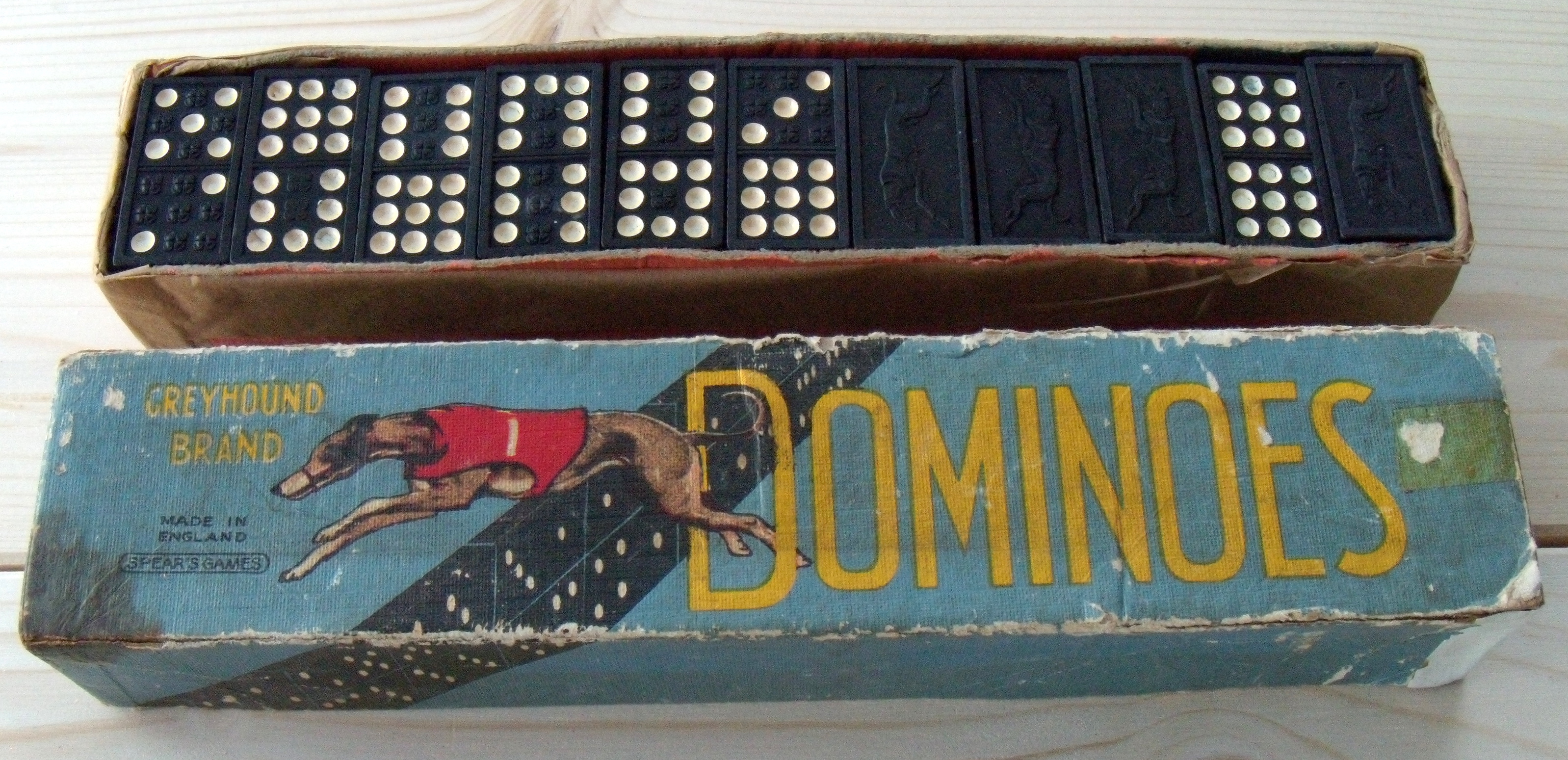 Dominoes: Greyhound Brand
