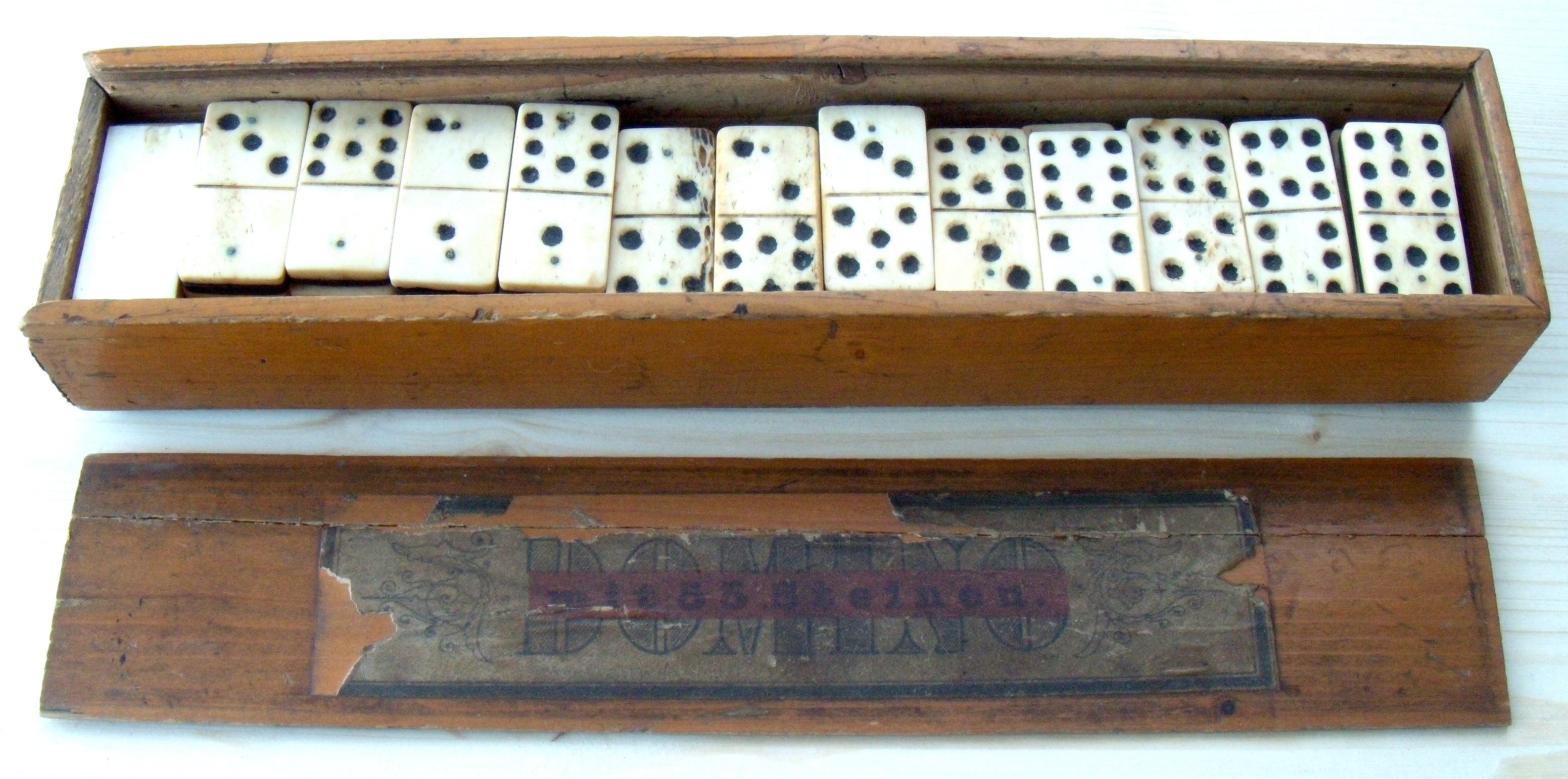 Domino mit 55 Steinen: Houten doosje