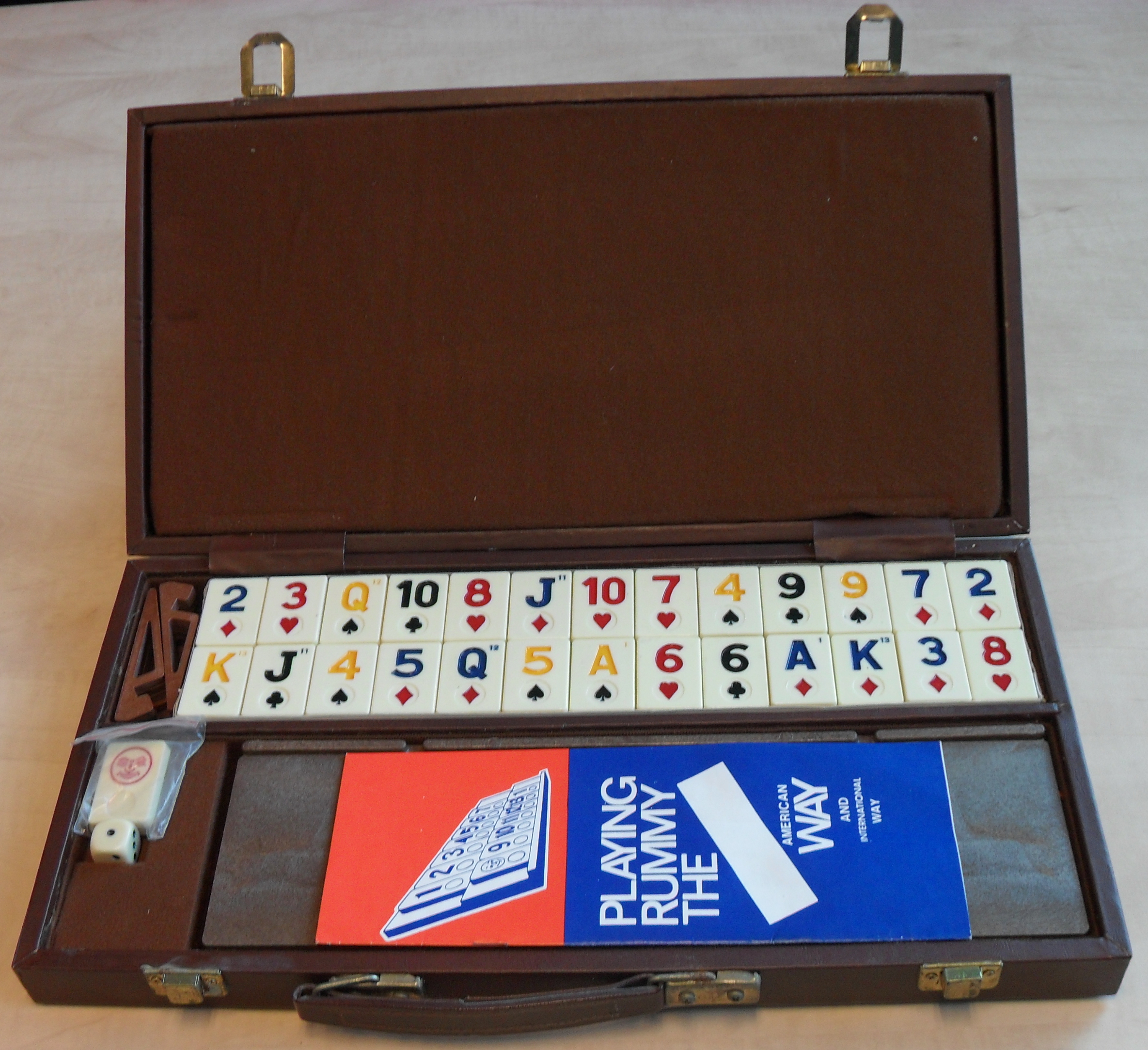 Rummy (bruine koffer)